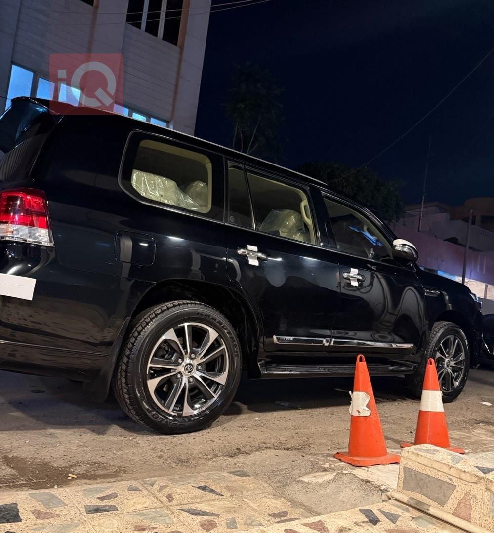 تويوتا لاندكروزر